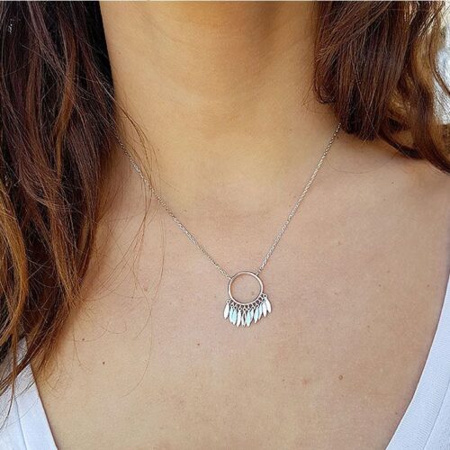 collier argent anneau et pétales