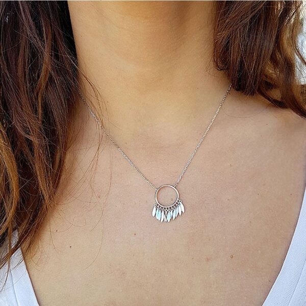 collier argent anneau et pétales