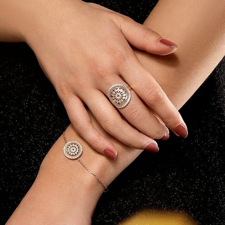 Bague Plaqué Or rosace zirconium Bague Plaqué Or rosace zirconium