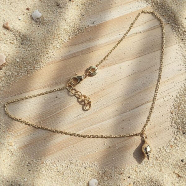 bracelet chaine de cheville en plaqué or 18 carats avec charm coquillage or