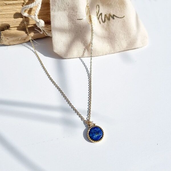 collier medaille lapis lazuli