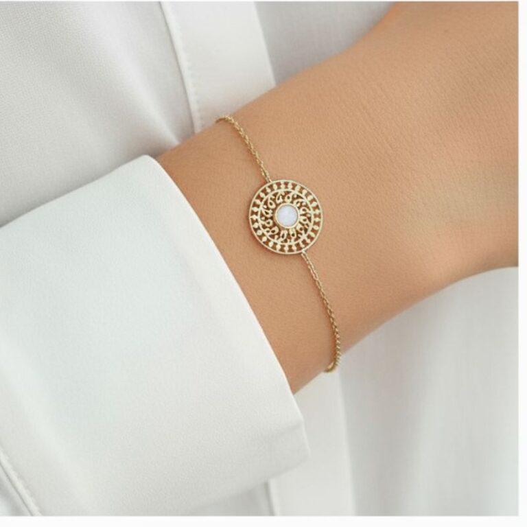 Bracelet en plaqué or 18 carats chaine médaille ciselée pierre de lune Bracelet en plaqué or 18 carats chaine médaille ciselée pierre de lune