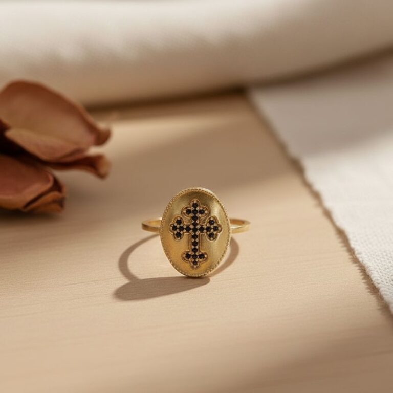 bague pour femme plaqué or 18 kt motif croix orné de zirconium noir