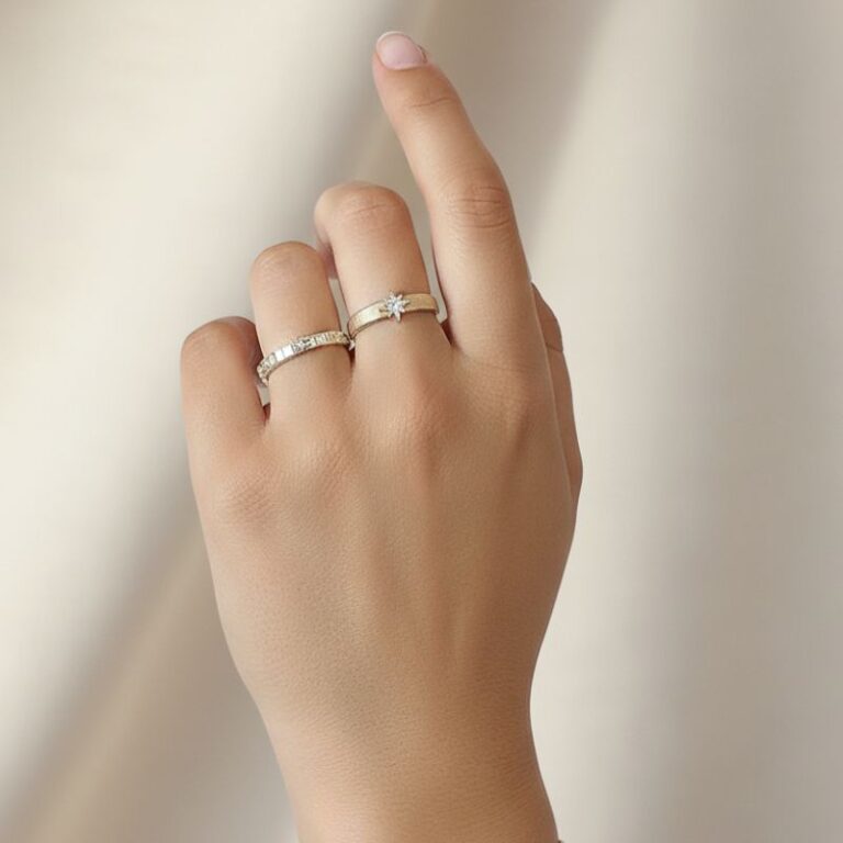 bague plaqué or 18 carats effet brossé et strié étoile en oxyde de zirconium