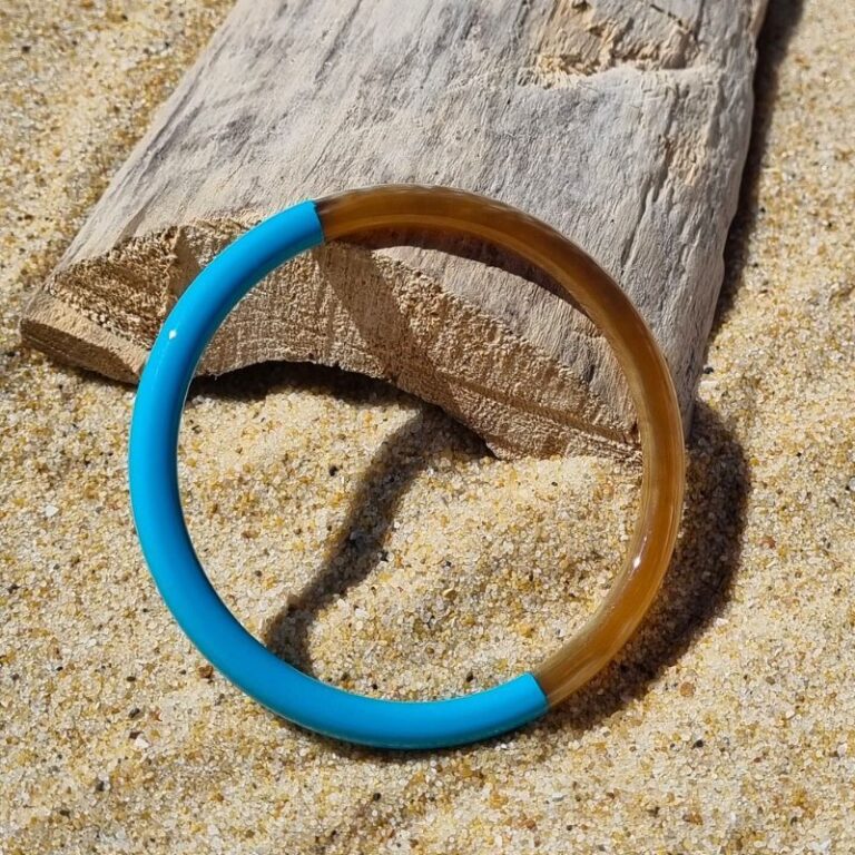 bracelet corne de buffle laqué bleu bracelet corne de buffle laqué bleu