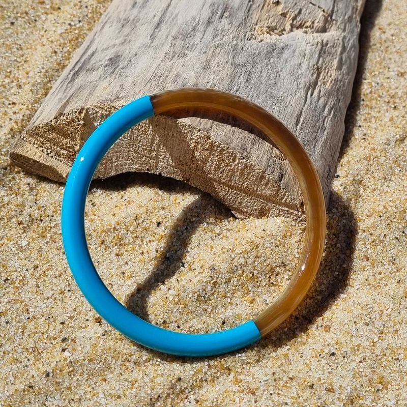 bracelet corne de buffle laqué bleu