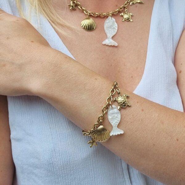bracelet breloques mer poisson nacre coquillages tendance été 2025