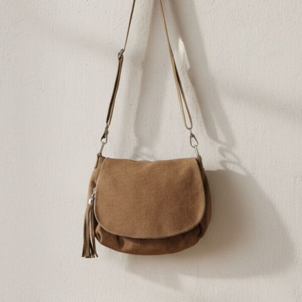 besace croute de cuir couleur taupe style intemporel et basique chic