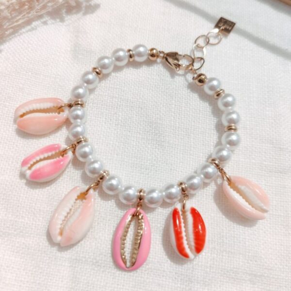 bracelet perles d'eau et cauris rose tendance breloques été 2025 bijou MILE MILA