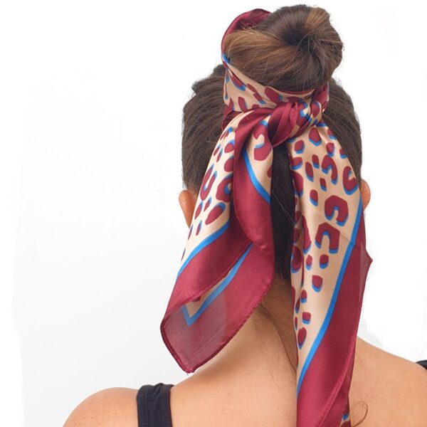 carré satin léopard rouge