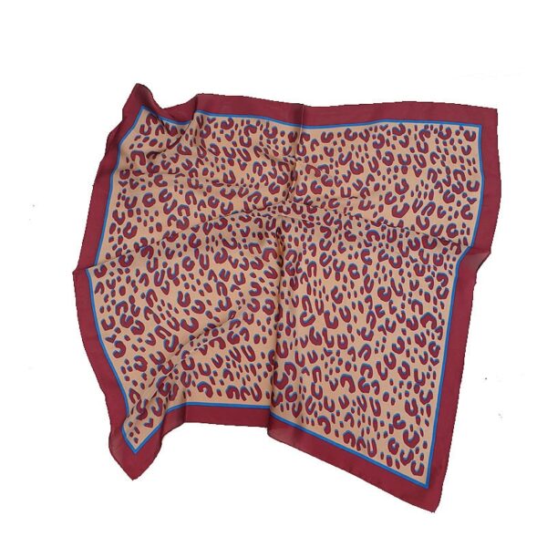 carré satin léopard rouge