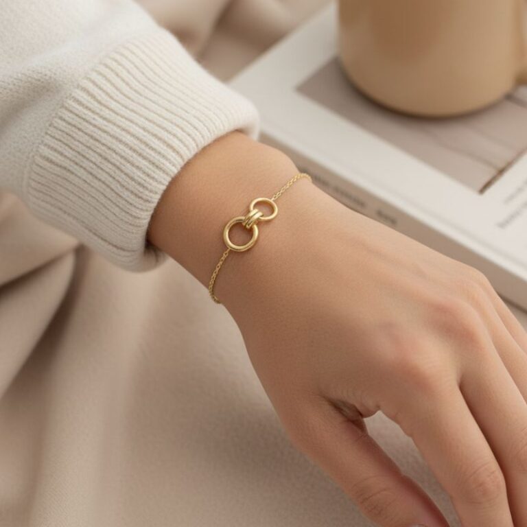 bracelet pour femme en plaqué or 18 carats orné d'un double anneau