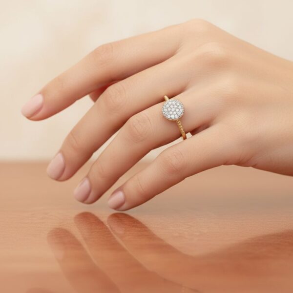 bague femme plaqué or 18 carats ornée d'oxydes de zirconia sertis à la main