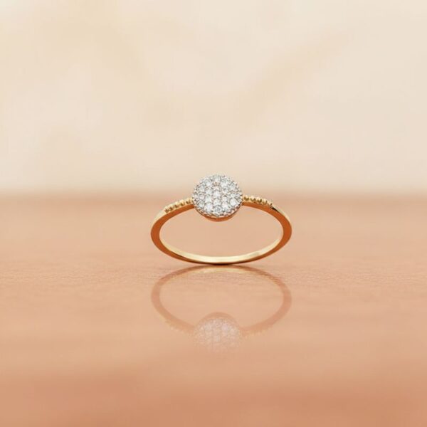 bague femme plaqué or 18 carats ornée d'oxydes de zirconia sertis à la main