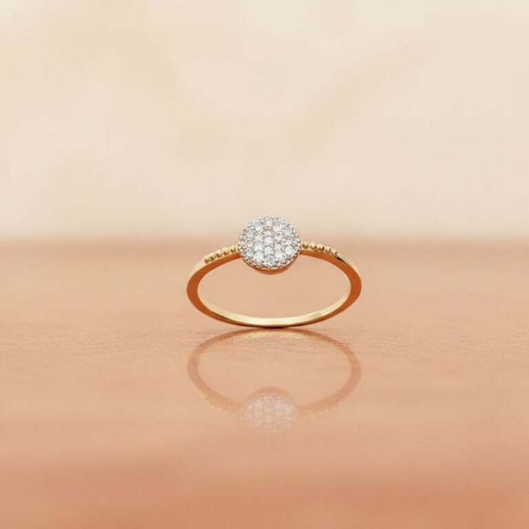 bague femme plaqué or 18 carats ornée d'oxydes de zirconia sertis à la main