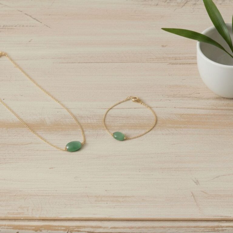 bracelet plaqué or pour femme orné d'une pierre ovale en aventurine