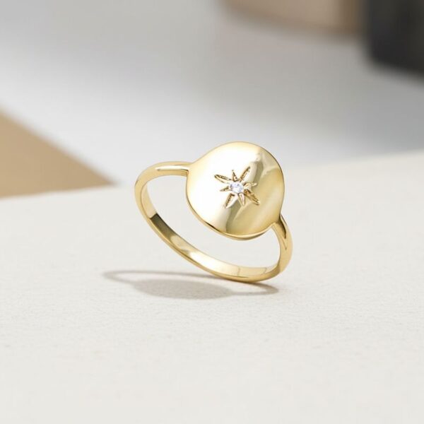 Bague plaqué or pastille étoile oxyde blanc