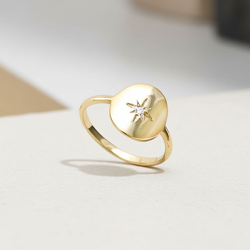 Bague plaqué or pastille étoile oxyde blanc