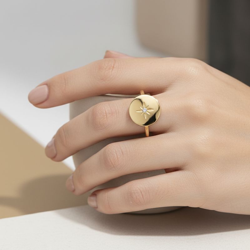 Bague plaqué or pastille étoile oxyde blanc