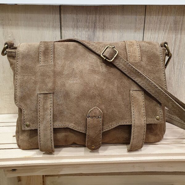 sac à bandoulière pour femme forme messenger en daim couleur taupe