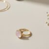 bague femme en plaqué or 18 carats ornée d’une pierre de quartz rose