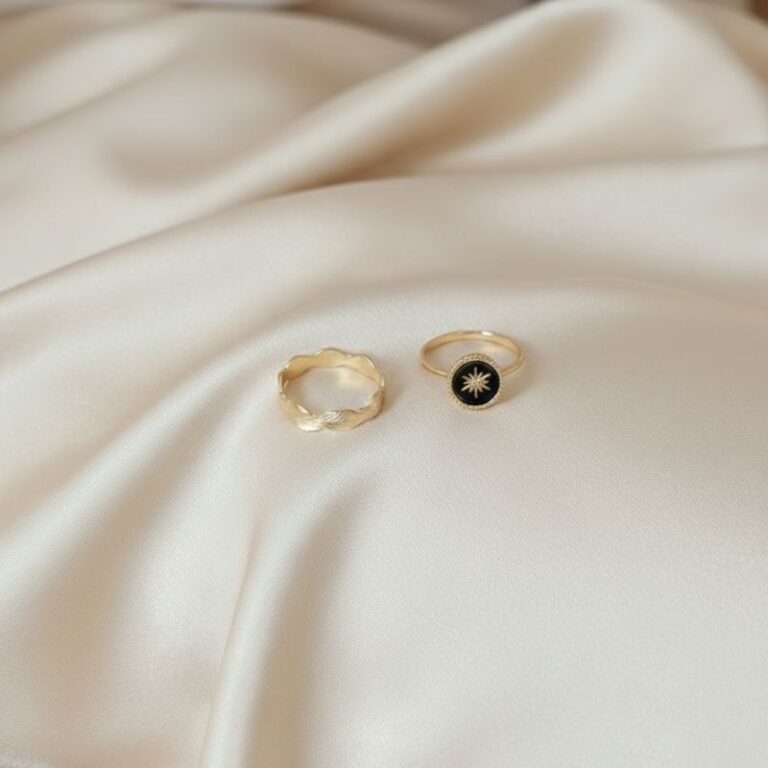 bague plaqué or 18 carats médaille émail noir avec étoile perlée