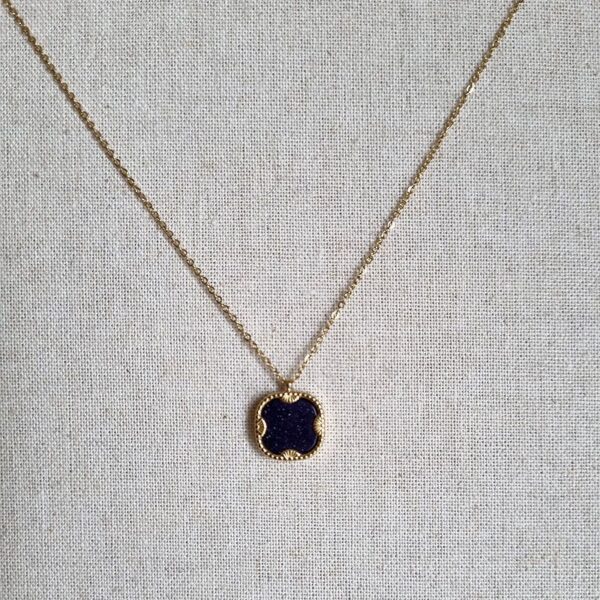 collier pendentif blue sand