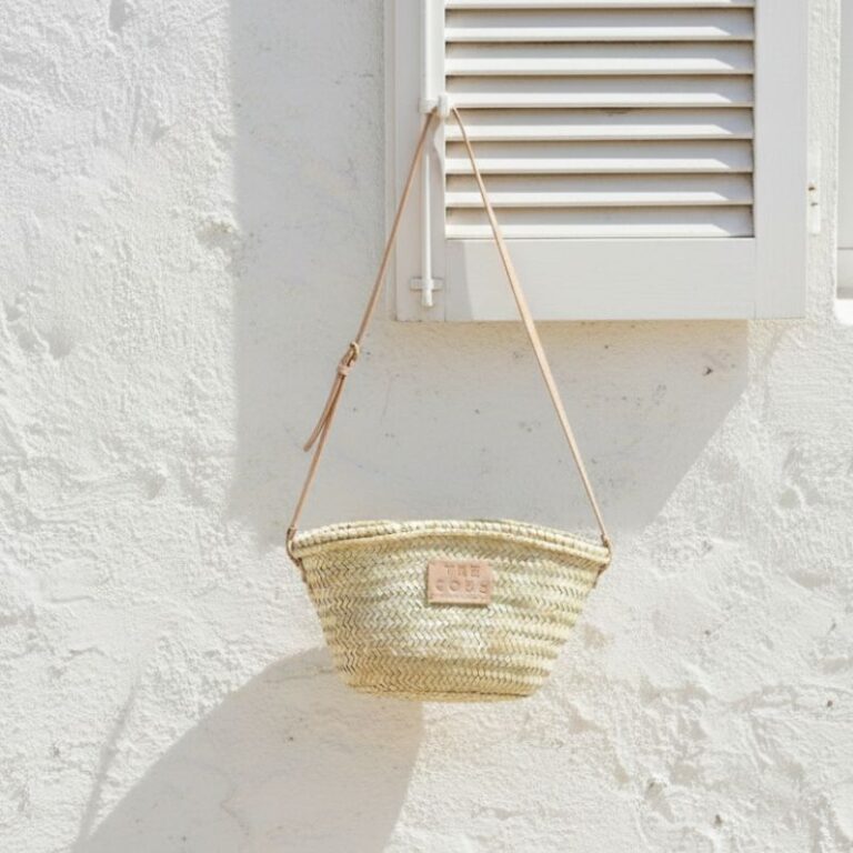 sac panier en paille avec détail cuir couleur beige naturel