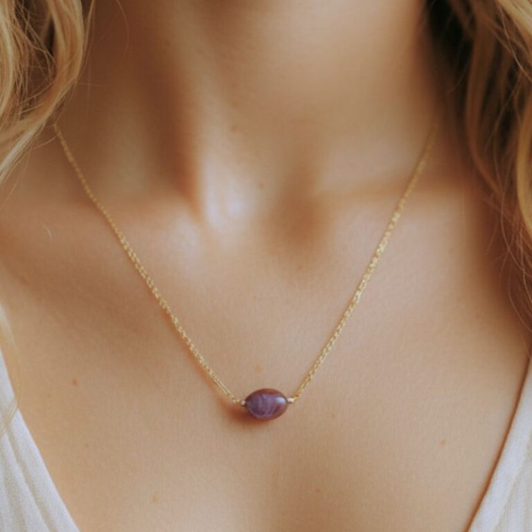 collier ras de cou chaine plaqué or 18 carats avec pierre naturelle améthyste ovale