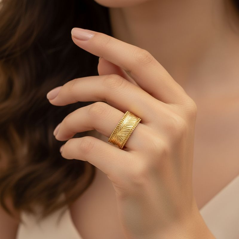bague pour femme plaqué or 18 carats anneau large contour ciselé motif végétal