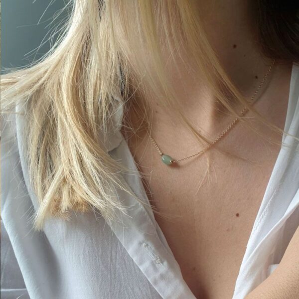 Collier doré plaqué or avec pendentif ovale en Quartzite verte serti à la main – Zosha Collection