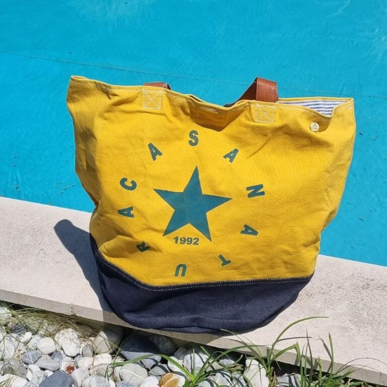 sac de plage toile neuve recyclée imprimé 1992 avec étoile devant style vintage chic pour plage ou piscine