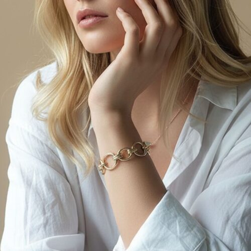 bracelet jonc semi ouvert pour femme en plaqué or 18 carats composé de maillon chaine rigide bijou élégant