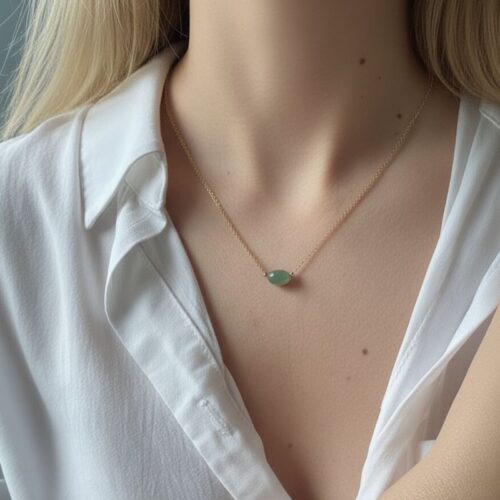 Collier doré plaqué or avec pendentif ovale en Quartzite verte serti à la main – Zosha Collection
