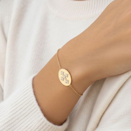 bracelet chaine plaqué or avec médaillon or brossé et croix en oxyde de zirconium blanc