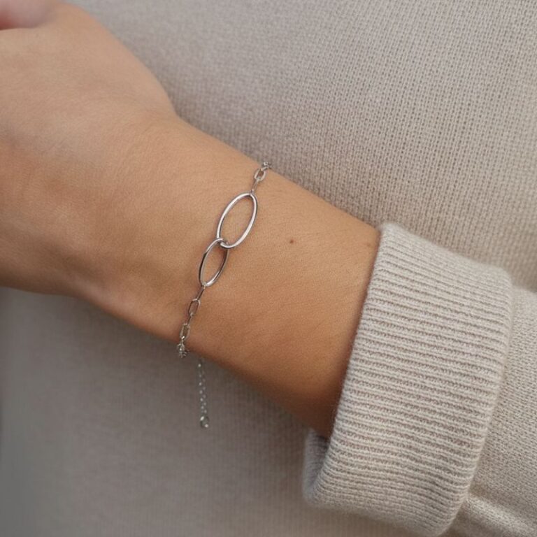 bracelet pour femme en argent 925 rhodié composé d'une maille large et 2 ellipses