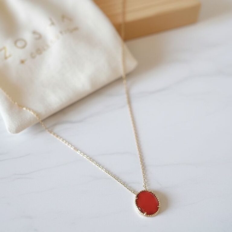 collier chaine en plaqué or avec pendentif pierre agate rouge élégance intemporelle bijou zosha