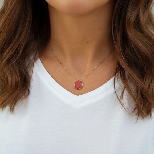 collier chaine en plaqué or avec pendentif pierre agate rouge élégance intemporelle bijou zosha