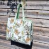 cabas coton matelassé imprimé jungle et palmier pour la plage ou le shopping tendance mode été