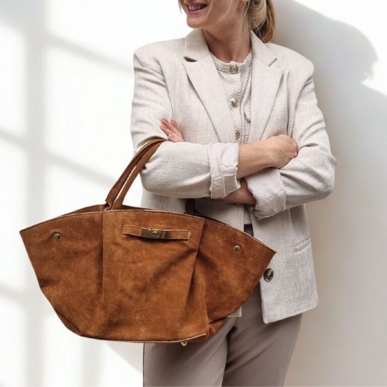 sac forme trapèze daim couleur camel