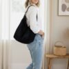 sac en daim forme hobo anse cuir couleur noir