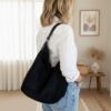 sac en daim forme hobo anse cuir couleur noir