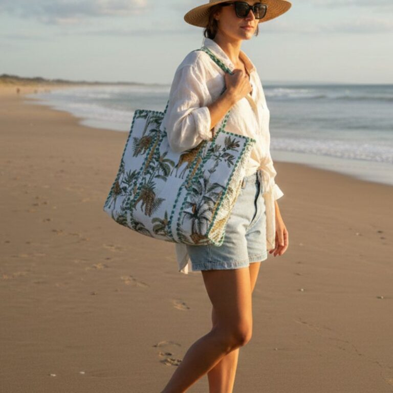 cabas en coton matelassé imprimé palmiers et safari couleur vert