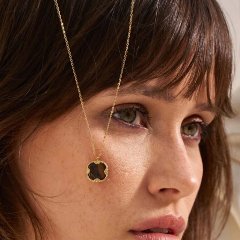 collier pendentif oeil de taureau