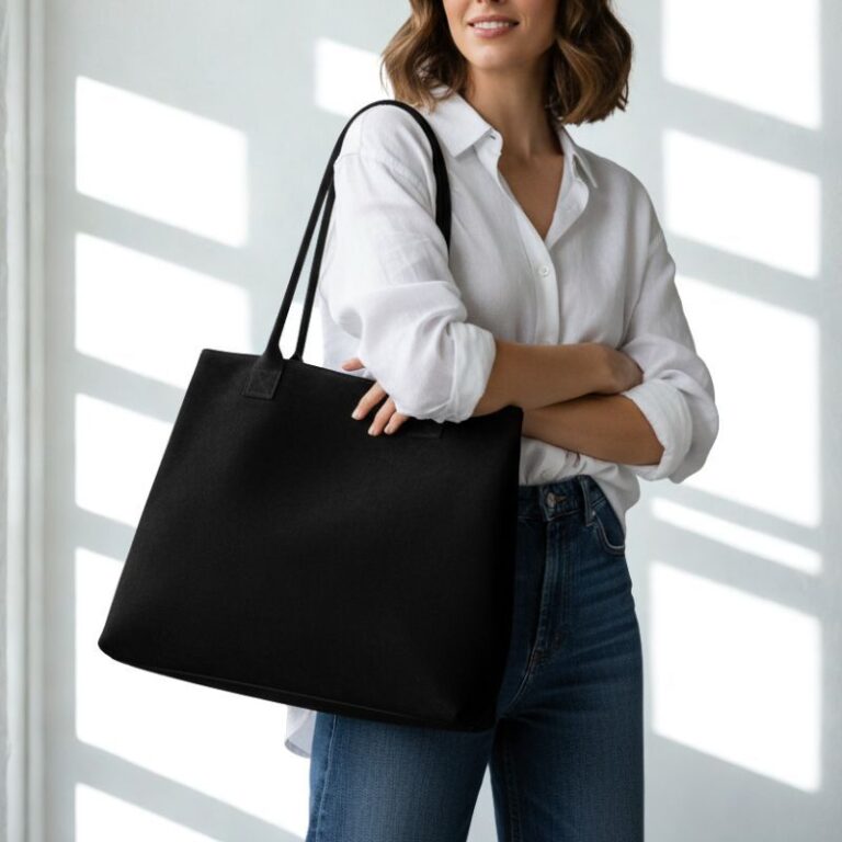 cabas en daim format a4 couleur noir style intemporel