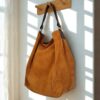 sac hobo daim et anse cuir couleur camel