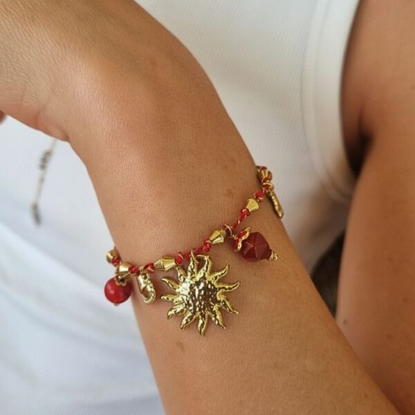 bracelet breloque soleil et pierres sur fil lurex rouge mile mila