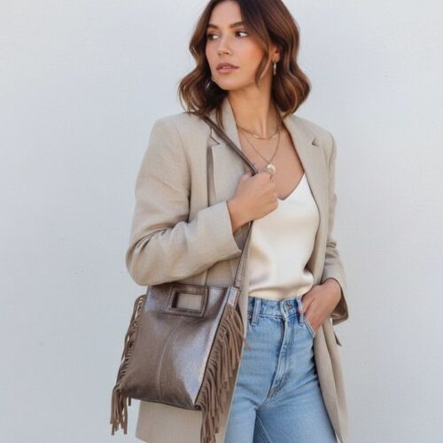 sac en cuir irisé couleur bronze avec franges latérales sac en cuir irisé couleur bronze avec franges latérales