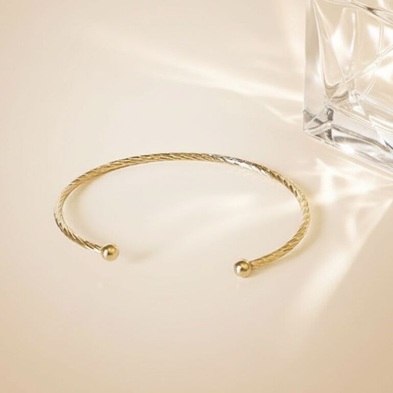 bracelet jonc semi ouvert plaqué or 18 carats bijou basique et intemporel