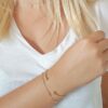 bracelet jonc semi ouvert plaqué or 18 carats bijou basique et intemporel